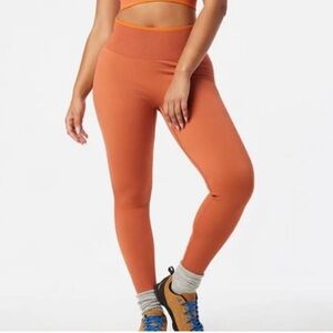 Outdoor Voices Russet Orange 7/8 seamless legging Women’s Sz M
